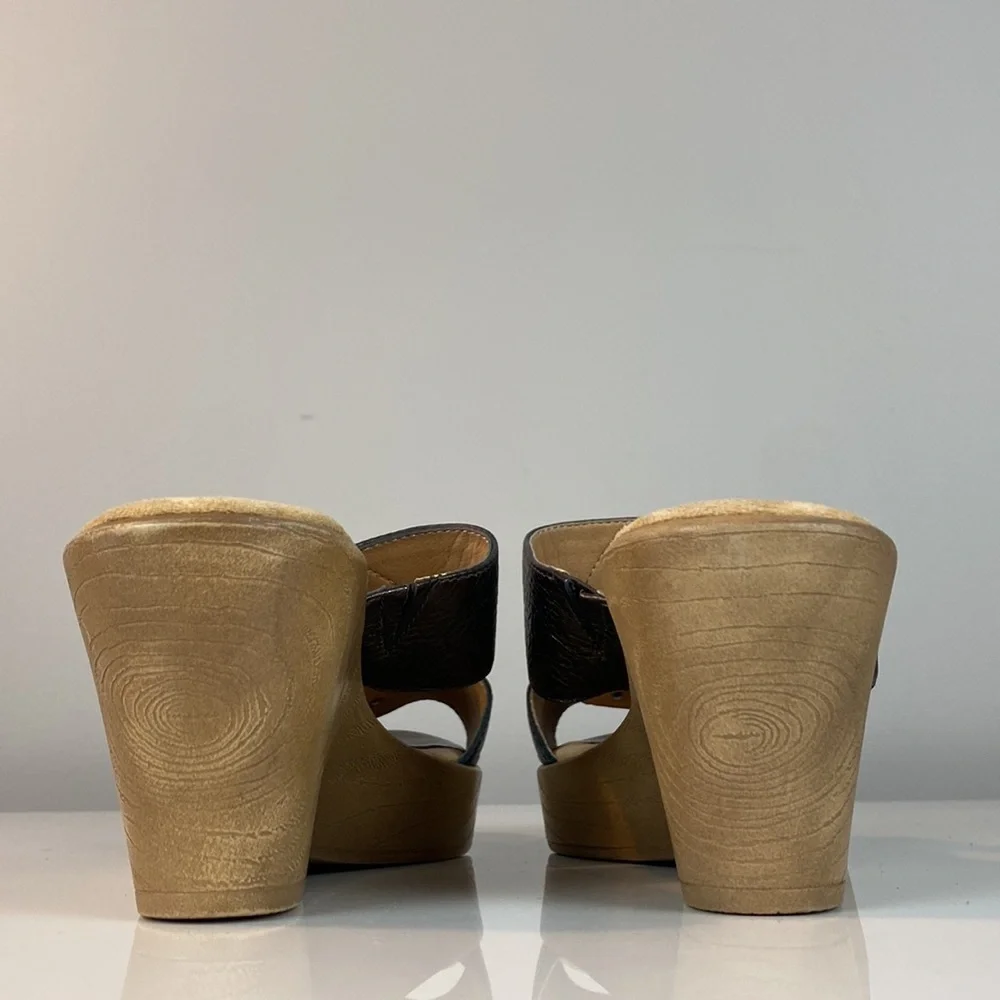 Softspots Bronze Leather Wedge Sandals Size 7.5 W